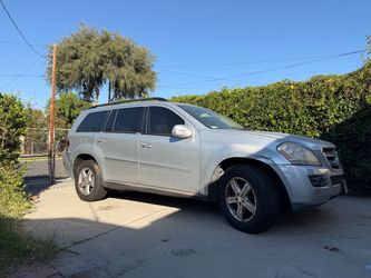 Mercedes-Benz GL450 SUV