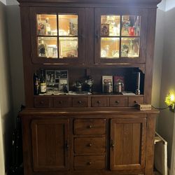 GORGEOUS HUTCH. 