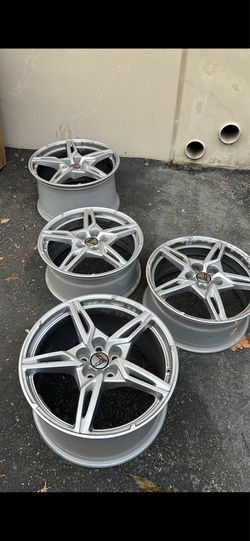 OEM 2020–2024 Corvette C8 Stingray Wheels – 19”/20” Staggered – Factory GM – $2,100 OBO
