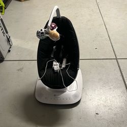 4 Moms Swing