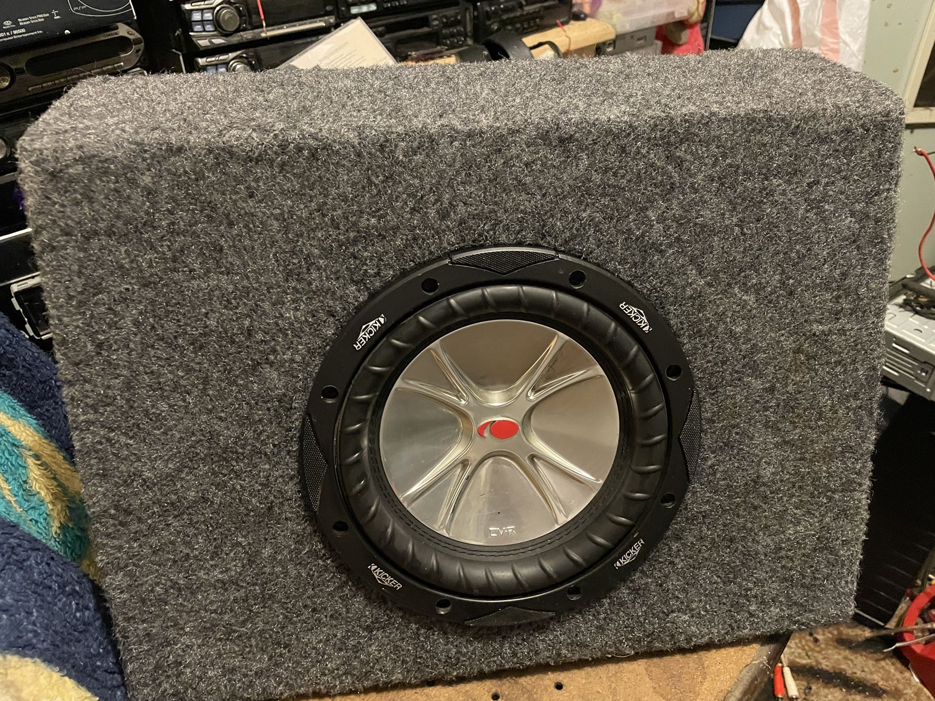 Kicker CVR 8” Subwoofer Wit Truck Style Single Box