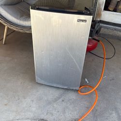 Magic Chef Small Refrigerator