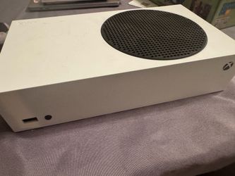 Xbox series s 512 gb, 27’ lg gaming monitor and blue yeti microphone on boom arm