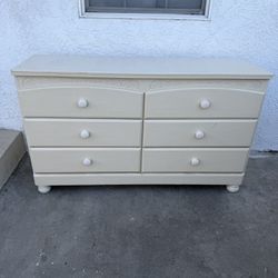 6 Drawer Off White Dresser !