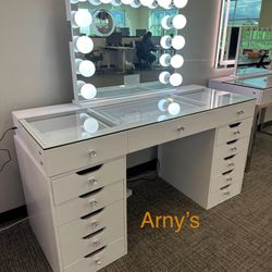 Vanity Set.  New With Mirror. 
