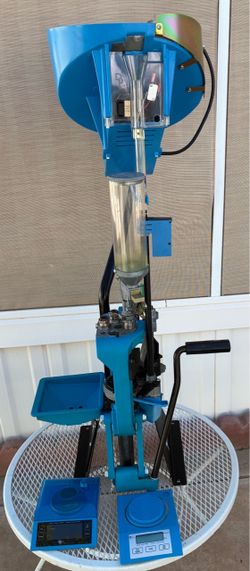 Dillon 650xl w/ Case Feeder and Scales