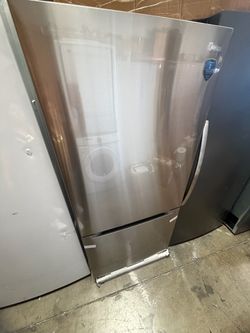 New !!! Midea bottom freezer refrigerator  30”w