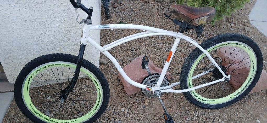 A Rare 1960s RALEIGH Beach Cruiser With Real Leather Seat See Description Below 