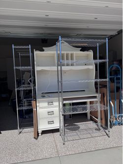 Student Computer Desk with Hutch