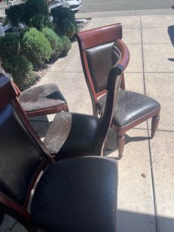 4 table chairs