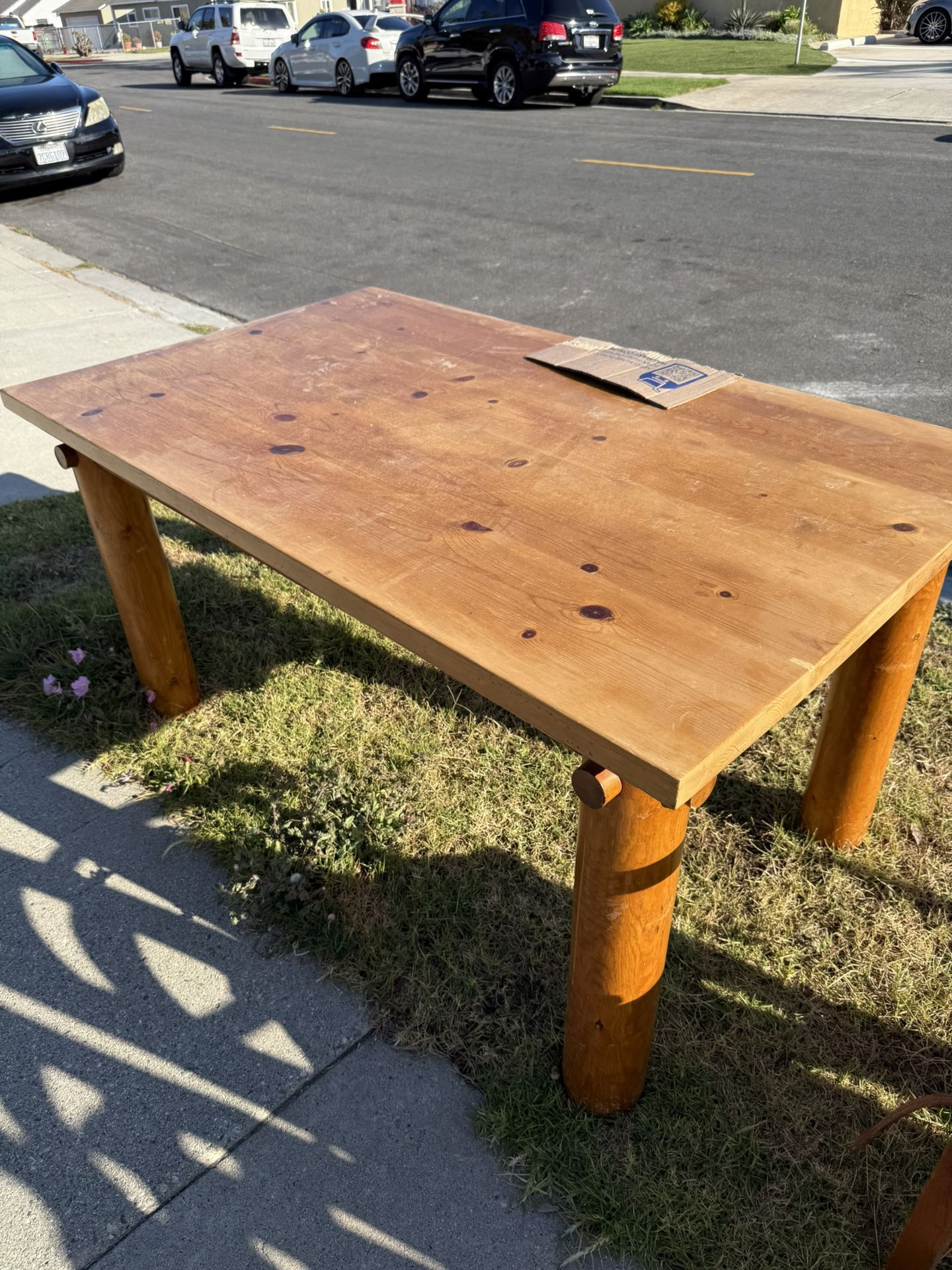 FREE CURB ALERT - Tables And Chairs