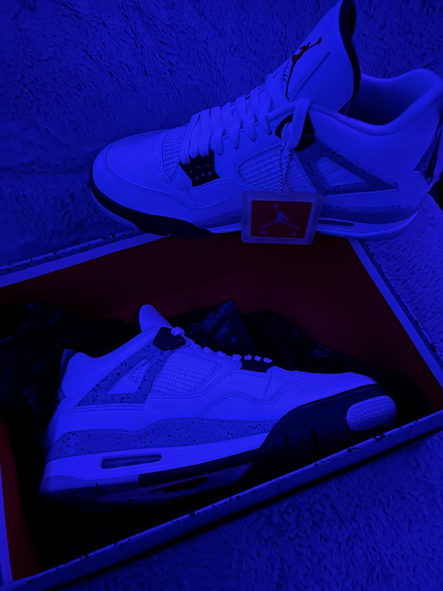 JORDAN RETRO 4s WHITE CEMENT