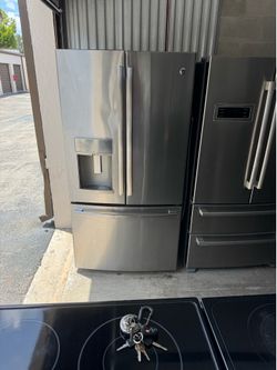 Ge refrigerator good condition everything works fine