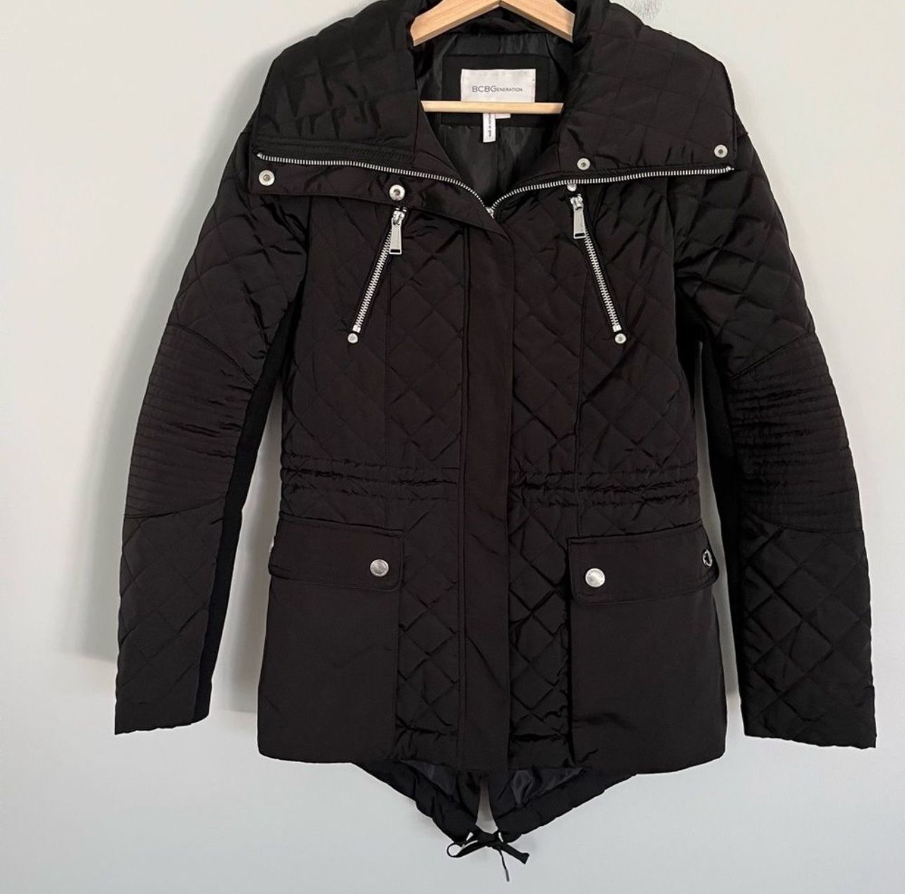 BCBG Quilted Puffer Coat Size S. Warm winter Jacket with removable hoodie.