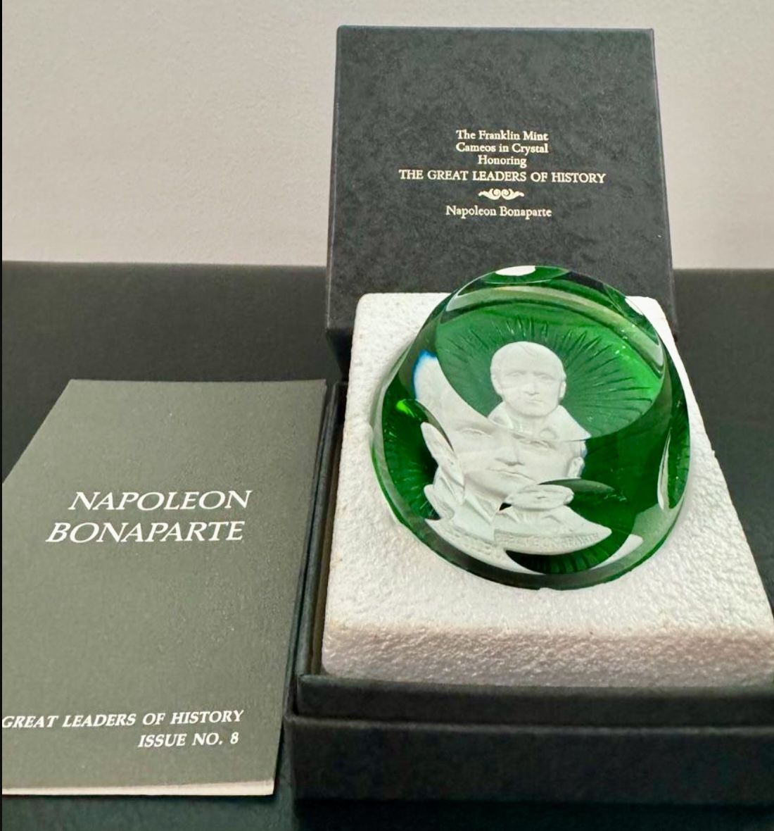 Baccarat Crystal Franklin Mint Paperweight the great Leader of history Cameo Napoleon Bonaparte In great condition Comes in box with certificate of