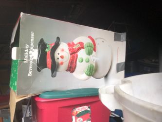 Snowman man beaverage dispenser