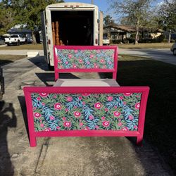 Full Size “One of a kind “Foxglove Bloom Sleigh Bed w/ Free Box Spring