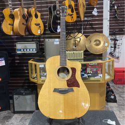 TAYLOR 210CE PLUS ACOUSTIC/ELECTRIC