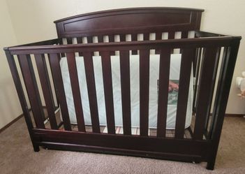 Crib w/ mattress