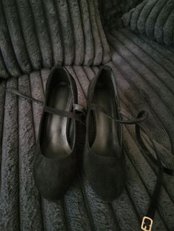 Black heels size: 7 1/2