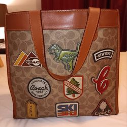 Authentic COACH Field Tote In Signature Canvas  Witb Patches
