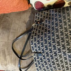 Authentic Mk Tote medium like new