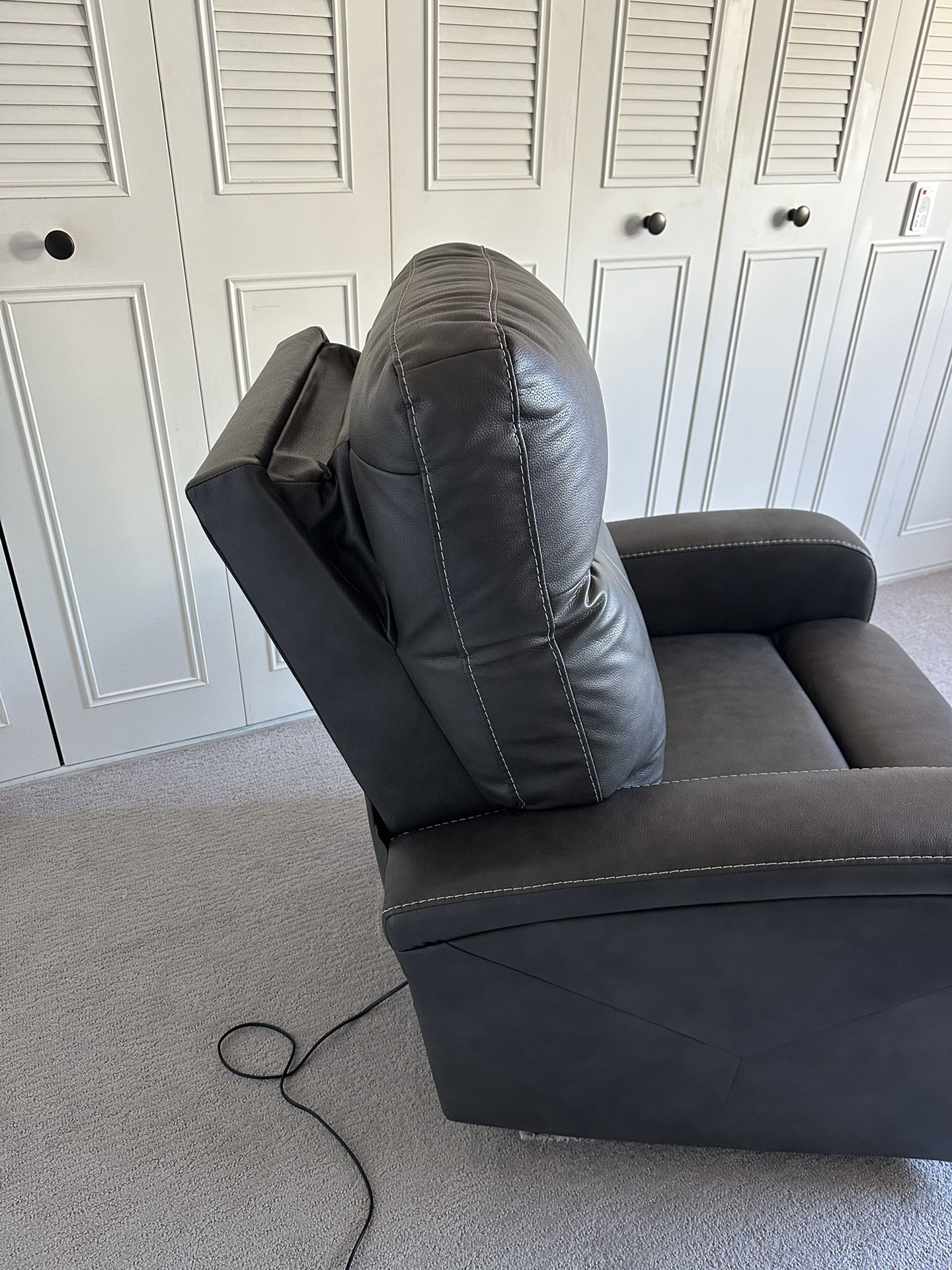 Ashley Dual Power Recliner