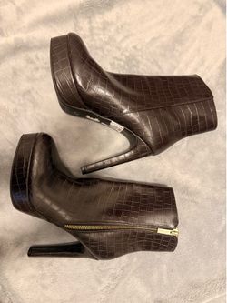 Guess brown leather boot never used size 8