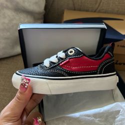 Boys Levi’s Shoes Size 7