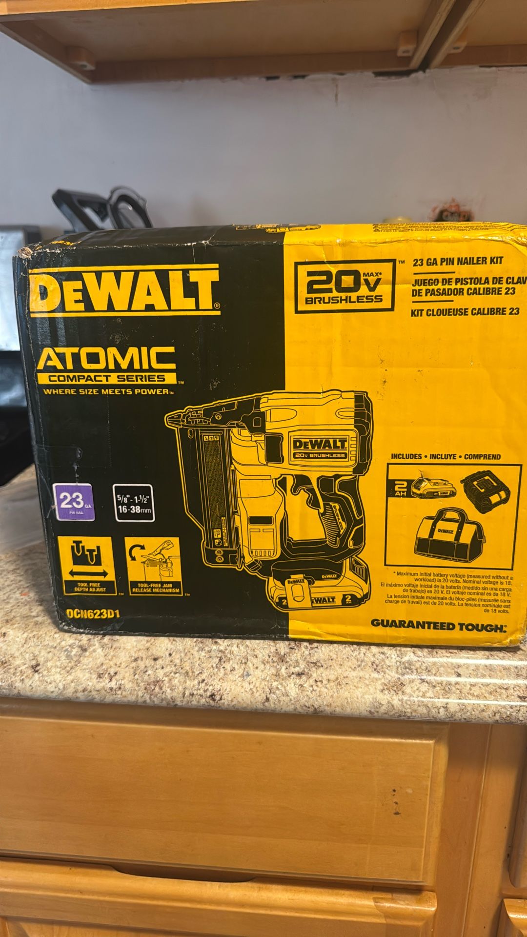 DeWalt 20 V 23 gauge nail gun with battery
