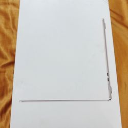 ( SEALED ) M2 Macbook Air ( 15.3 Inch ) 1 Year Apple Warranty 