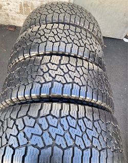 265/70/17 Falken 📍📍 Vendo un set de llantas con 80% de vida las 4 📍🌟