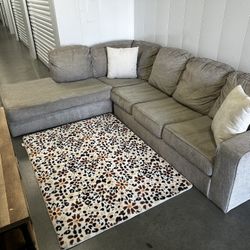 BEIGE SECTIONAL COUCH W/ FREE DELIVERY 