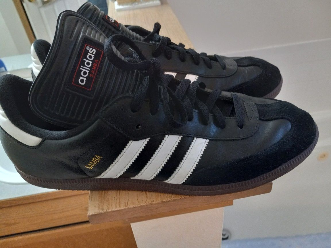 Men's Size 13 Adidas Samba Shoes
