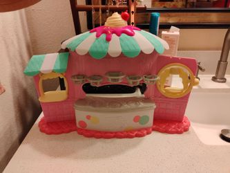 2 Num Noms, Ice Cream Truck & Ice Cream Parlor