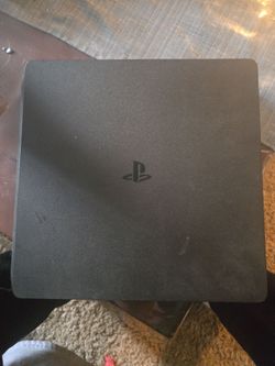 Ps4 console used but like new condition play station