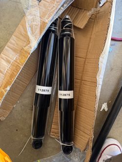 2002-2006 Honda CR-V Rear Shock Absorbers - Pair (Brand New) Brand new pair of rear gas shock absorbers for a second-generation Honda CR-V. These are