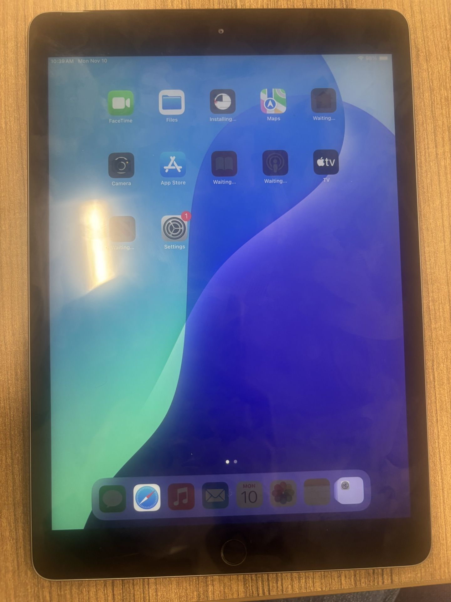 iPad 7 generation WiFi and Cellular