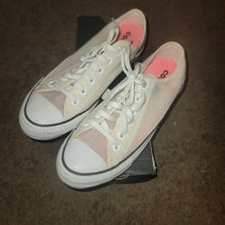 Used Women Converse Size 7.5W $15 Gotta Get Rip Of Asap