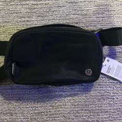 Lululemon Everywhere Belt Bag 