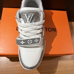 Lv skates grey
