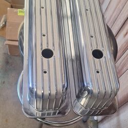 New In Box Chevrolet  350 Center Bolt Tall Style Finned Aluminum  Valve Covers.  New. 35th Ave And McDowell Phx 
