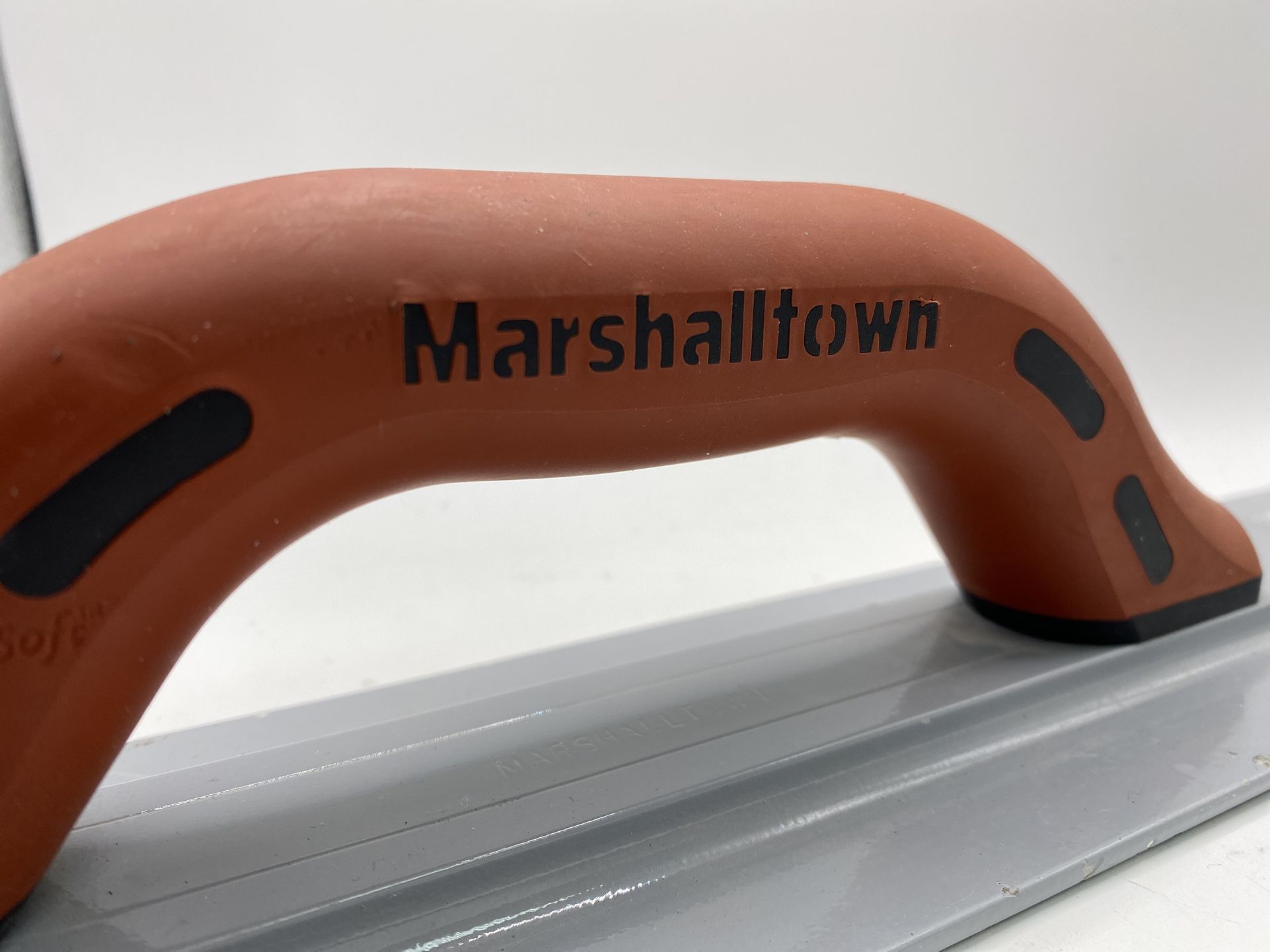 MARSHALLTOWN 16 Inch Beveled End Magnesium Hand Float, Concrete, DuraSoft Handle