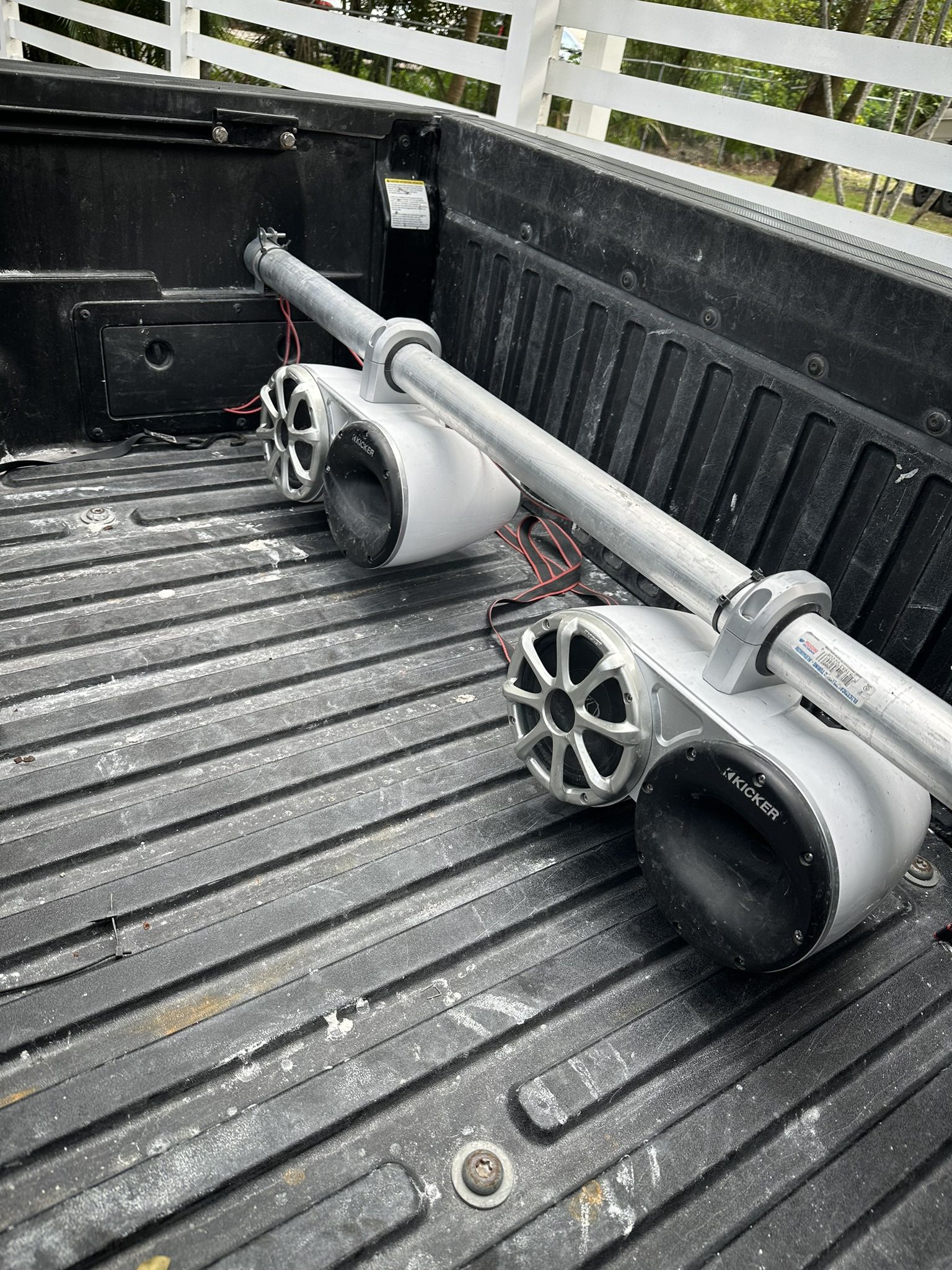 Kicker Dual Wake Tower