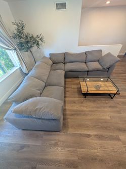 5 piece Cloud Modular Sectional Free Delivery If Local $1,000