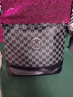 New supper cute shoulder bag has strap has initial M mpu serious buyers don't deliver cash only