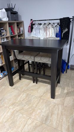 Espresso bar table with chairs