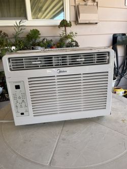 En Buenas Condiciones.   Aire Acondicionado De Ventana  Con Capacidad De Enfriar Para  Una Recámara.  $ 300