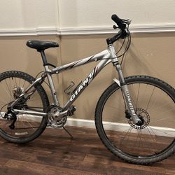 GIANT “Iguana” 17 In. 26 “ Good Tires Disc Brakes, 24 Speed Shimano, Nothing 2 Fix, 