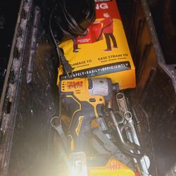 Dewalt Drilb Bunch Of Other Tools Bits 